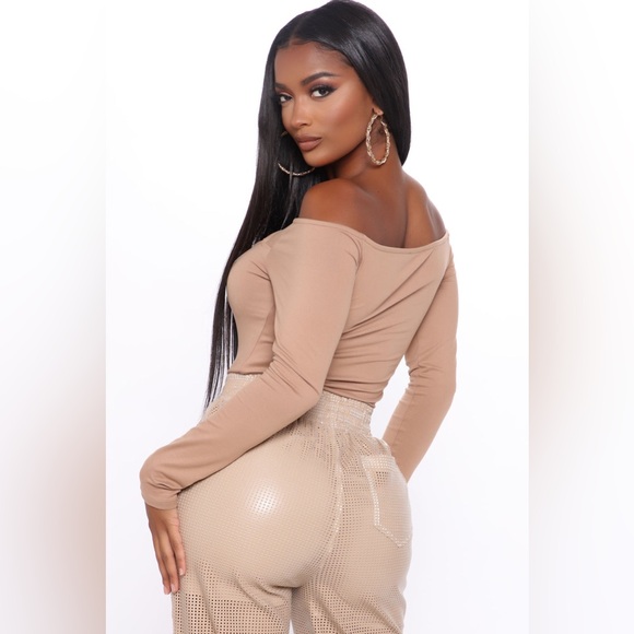 Fashion Nova Show some knowledge off shoulder bodysuit - mocha - Picture 8 of 12